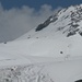 i gatti delle nevi sui ghiacciai dello Stelvio,dove si pratica lo sci estivo
