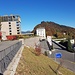 Zufahrtsstrasse zum Resort mit Tiefgarage