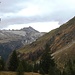 Beim Abstieg von der Alp Fluebrig waren wir in Begleitung einer weiteren Wanderin, die uns den Tipp zum Chli Mutzenstein gab ...