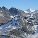 Im Vordergrund sieht man schön den kürzlich bestiegenen Grand Mont Calme mit meiner Anstiegsroute!