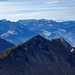 Fernblick vom Gipfel des Wengenhorns (2099m)