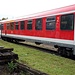 Start am Bahnhof Bundenthal-Rumbach, dem Endpunkt der nur im Sommerhalbjahr befahrenen Wieslauterbahn. Der Bahnhof ist sehr naturnah, ohne richtigen Bahnsteig, und der Ein- und Ausstieg in den Zug ist auch nicht gerade barrierefrei. Es ist halt eine Touristenbahn und keine normale Verkehrsbahn. Eigentlich sollte hier ein historischer Triebwagen verkehren, aber der ist schon seit vielen Jahren defekt. 
