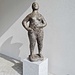 <b>"Il canto" - Giovanni Genucchi - 1948.<br />Alla Casa comunale di Comprovasco mi fermo per fotografare una bella statua di Giovanni Genucchi (1904-1979), scultore di fama internazionale. </b>