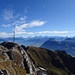 Blick über den Gipfelaufstiegsweg, Bergstation und Fernmeldeinstallation zu zahlreichen hohen Bernern