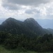 Dunkle Wolken über dem Tal