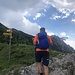 Wählen zwischen schweizerischen oder italienischen Wegweisern