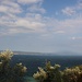 hinten das Piliongebirge