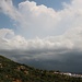Blick Richtung Skiathos Stadt, dahinter ein Gewitter auf Skopelos