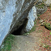 Bei einer Höhle am Wegesrand der Combe de Biaufond.