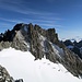 Am blockigen Gipfelgrat: Blick zum zweiten Gipfel der Grande Ruine, dem Pic Maître