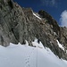 Am Einstieg zum Pic Maître: hinter dem Bergsteiger kurz in der Verschneidung hoch und dann in der blockigen Flanke bis zum waagerechten Gipfelgrat
