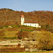 die Anlage auf dem Berg, rechter Hand etwas versteckt liegt das Schloss