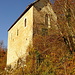 die Kirche vom Dorf aus gesehen