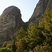 Rückblick auf die Abstiegsrinne. Links der Bandovas-Fels mit der treffend benannten Kletterroute "Swiss Cheese"