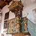 <b>Degno di rilievo è il pulpito in verde dorato del 1650 con i quattro angeli, che, trombe alla mano, rievocano la potenza della parola di Dio secondo la profezia di Ezechiele.</b>