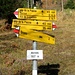 Indicazioni a Montada, da notare che ci sono due possibili vie di salita per Alp de Piazza