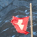 Eine zerrissene Schweizerfahne beim Äscher-Wildkirchli