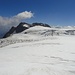 Der 'Gletscherkessel' des Rosenlaui Gletschers ist erreicht. Jetzt erst ein grosser Bogen nach links, dann grosser Bogen nach rechts und dann unterhalb des Abbruchs traversieren bis das Couloir erreicht ist.