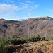 Weiter oben gibt es freie Ausblicke zum Monte Mottarone.