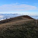 Im Osten schließen sich noch zwei weitere, niedrigere Gipfelkuppen an, die insbesondere wegen des Tiefblicks zum Lago Maggiore einen Besuch lohnen.