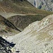 Weg entlang der Flanken