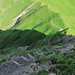 Alpinwanderweg auf Äugi: Grosszügig angelegt mit vielen Treppenstufen.
