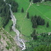 Tiefblick vom Flueseehöri: Bi de Sibe Brünne, über 700 fast senkrechte Meter weiter unten.<br />[http://www.hikr.org/gallery/photo348572.html?post_id=26779#1 Hier der Blick von unten], 70 Minuten später.