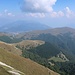 Blick zur Alpe d'Orimento, der man beim Abstieg einen Besuch abstattet.