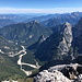 Jôf di Montasio - Ausblick, u. a. über das etwa nordöstlich gelegene Val Saisera und zur Cima del Cacciatore.