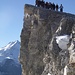Obligates Gruppenfoto auf dem eindrücklichen Felsen beim Schöllijoch, links der Dom