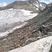 das Foto täuscht.. extrem steile und rutschige Geröllflanke kurz vor der Bergstation Schaufeljoch - im Hintergrund abgeschnitten der Schussgrubenkogel.. ersichtlich ist der ungefähre - triviale - Aufstieg