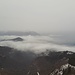 Scendendo dal Pizzo Pernice, il tempo inizia a peggiorare (come da previsioni) ed inizia a nevicare, mentre le nuvole cominciano a coprire anche la pianura. (foto Marco)