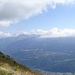 Blick vom Hauptgipfel über den leicht niedrigeren Kreuzgipfel in Richtung Mont Blanc (leider getrübt von einigen Wolken)