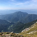 Unterwegs in der Košuta (Koschuta) - Ausblick am Veliki vrh/Hochturm. Unten im Tal ist u. a. Podljubelj zu sehen.