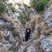 Deborah che raggiunge la cima del canalino