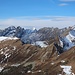 Zoom: Zwischen Pizzo la Scheggia und Pioda di Crana schaut der Monte Leona durch.