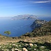 Scendiamo sul versante orientale dell'isola e davanti a noi il sentiero degli Dei: la costa di Sorrento e la costiera Amalfitana