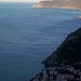 La vista verso Riomaggiore, ancora in ombra, invece la sinuosa Punta Mesco è già baciata dal sole...