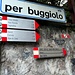 Si sale sopra la chiesa e a questo cartella si gira a destra, indicazioni Sentiero delle quattro valli, Ronco e Alpe Serte