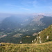 Im Aufstieg zum Krn - Ausblick, u. a. hinunter nach Drežnica und zum Krasji vrh (rechts).