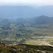 Srednji vrh - Ausblick ins Soča-Tal. Etwa in Bildmitte befindet sich auch die Planina Kuhinja und damit der Ausgangs- und Endpunkt unserer Tour.