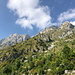 Unterwegs auf der Planina Leskovca - Blick über die felsigen Flanken von Batognica, Srednji vrh und Mali vrh.