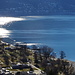die Sonne spiegelt sich im Wasser