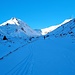 <b>La maggior parte dei numerosi sciatori presenti è diretta alla Val Cavagnolo, alla Val d’Olgia o alla Capanna Piansecco; tuttavia un buon numero di escursionisti percorre anche la strada del passo.</b>
