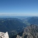 Blick nach Garmisch-Partenkirchen, im Aufstieg zur Zugspitze
