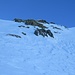 Es steilt bis zu 43° auf, sodass ich hier Skidepot mache!