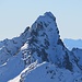 Piz Radönt im Zoom; er soll ein Skitourenberg sein! Hier sieht man die Aufstiegsroute oberhalb des Skidepots!
