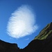 eine spezielle Wolke schwebt über der Schlucht und Alp Obere Gumpel