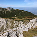 Unterwegs auf der Petzen/Peca - Ausblick am Kordeschkopf/Kordeževa glava zu den Gipfeln im westlichen Teil des Massivs.
