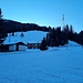 <b>Sono tra i primi automobilisti ad arrivare al parcheggio Steinen, ai bordi della strada del Passo dello Spluga, 350 m sopra il centro del villaggio. Il costo per una sosta di 24 h è di 5.- CHF.<br />È una giornata splendida nell’Hinterrhein, ma con una temperatura alla partenza quasi siberiana: -13°C.</b><br />